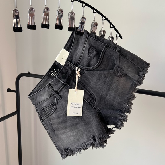 NWT Letter to Juliet Black Wash Denim Jean Short XS - Picture 11 of 13